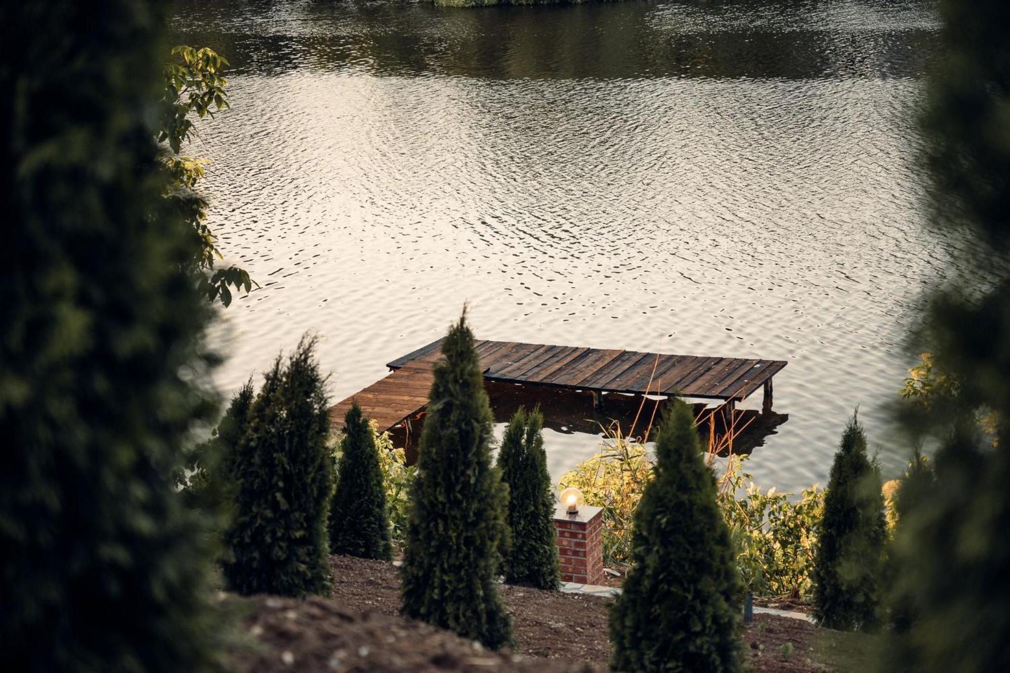 Madison Lake Villa Balotesti Exterior foto