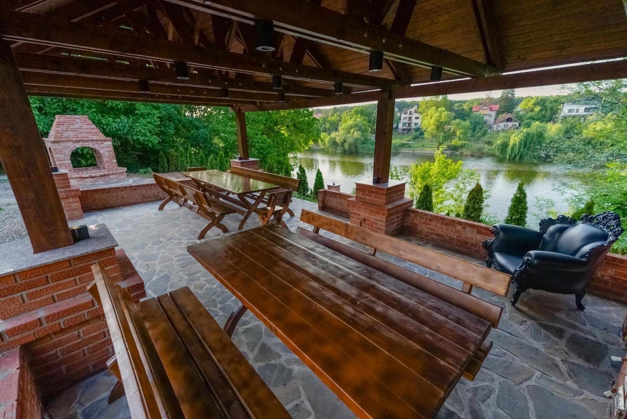 Madison Lake Villa Balotesti Exterior foto